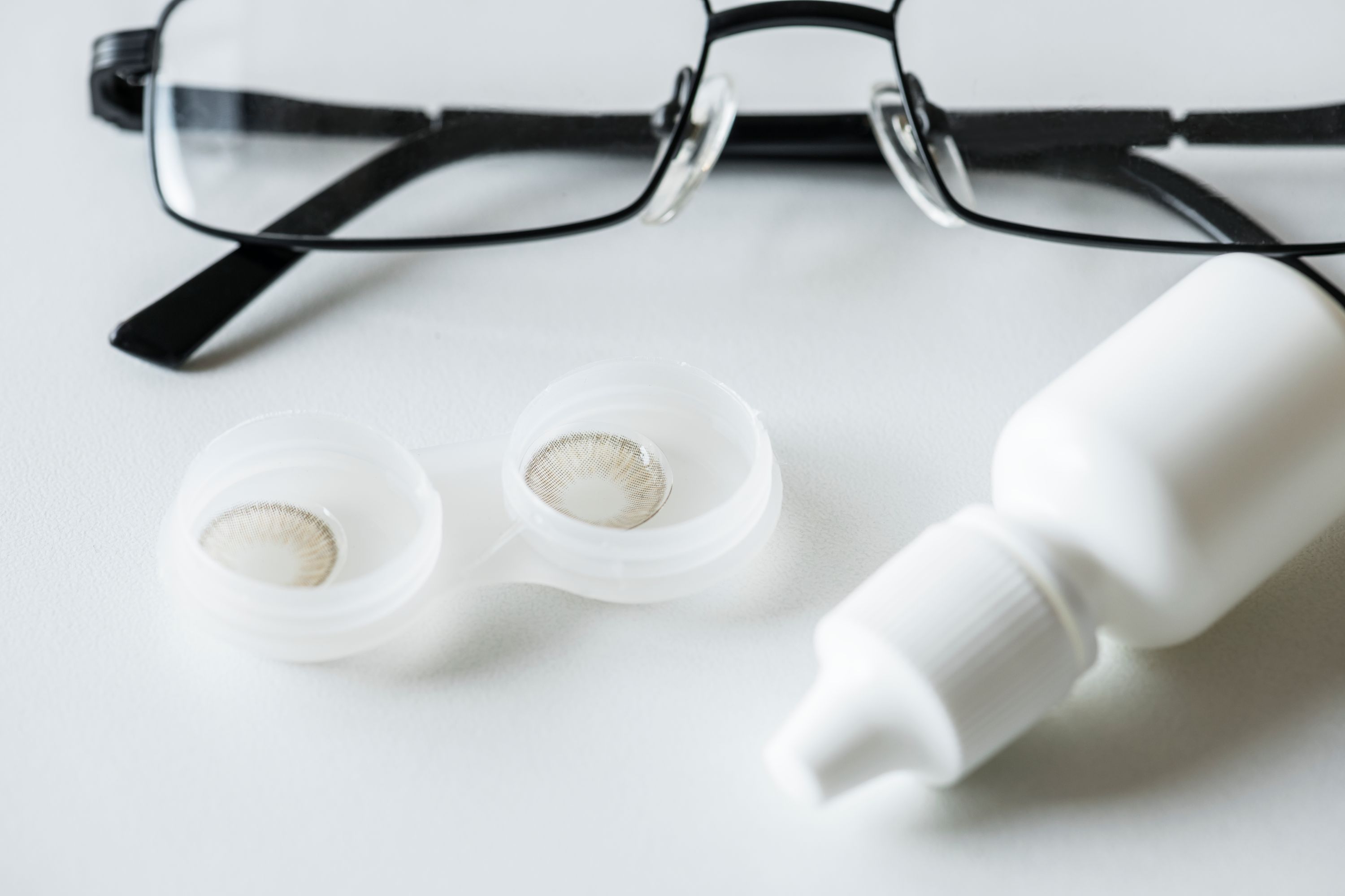 Glasses/Contact Lenses